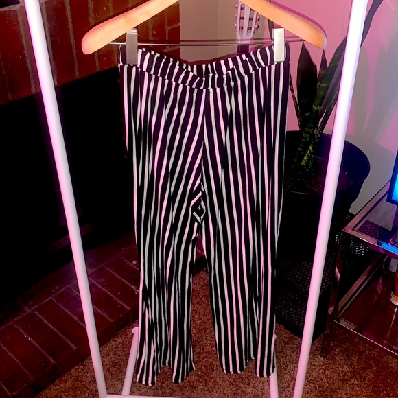 🤍🖤STRIPE SET🖤🤍 - Picture 2 of 5